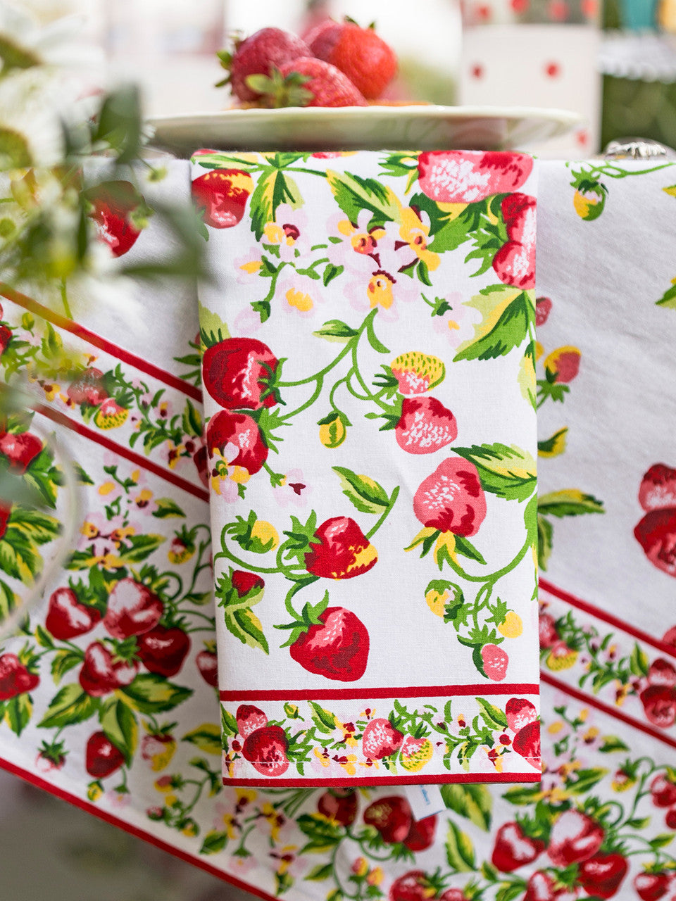 April Cornell Strawberry Basket Napkins Set/4 - White