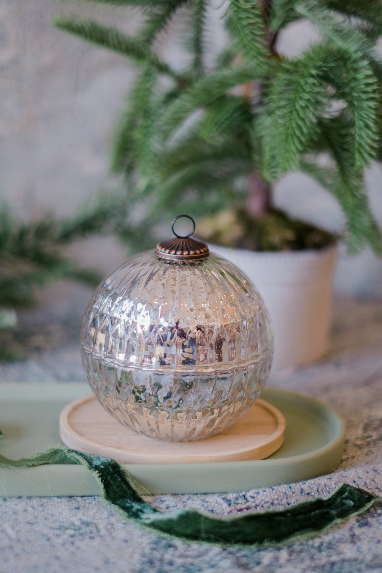 ILLUME Balsam & Cedar Ornament Candle